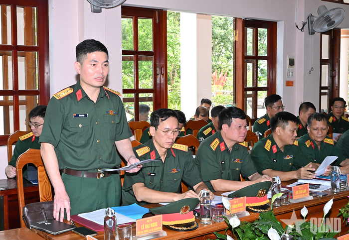 Thành viên đoàn kiểm tra phát biểu.