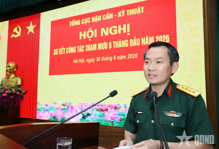  Đại tá Phạm Hồng Thái, Phó tham mưu trưởng Tổng cục Hậu cần - Kỹ thuật báo cáo kết quả công tác tham mưu 6 tháng đầu năm 2026.
