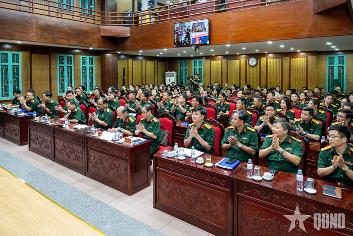 Các đại biểu dự hội nghị.