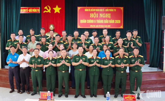  Chỉ huy Đoàn Kinh tế - Quốc phòng 719 và các đại biểu dự hội nghị. 