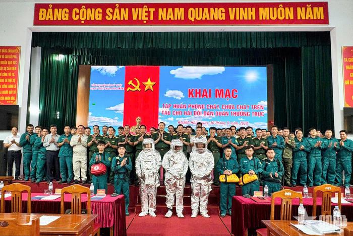 Các đại biểu chụp ảnh chung.