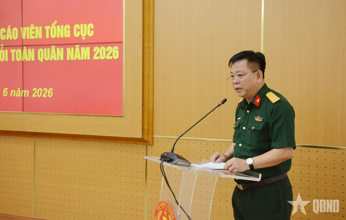 Đại tá Phạm Trung Kiên, Phó chủ nhiệm Chính trị Tổng cục Hậu cần - Kỹ thuật trình bày báo cáo tại hội nghị.