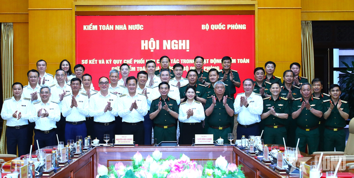  Các đại biểu chụp ảnh chung.