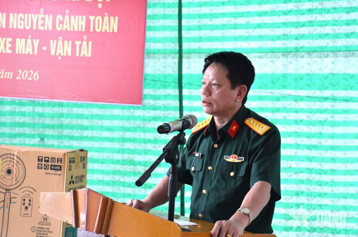Đại tá Lê Tuấn Anh, Phó chủ nhiệm Chính trị Tổng cục Hậu cần-Kỹ thuật phát biểu.