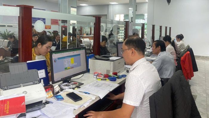 Áp lực ngày càng lớn, nguy cơ quá tải ở cấp cơ sở ngày càng rõ nét.