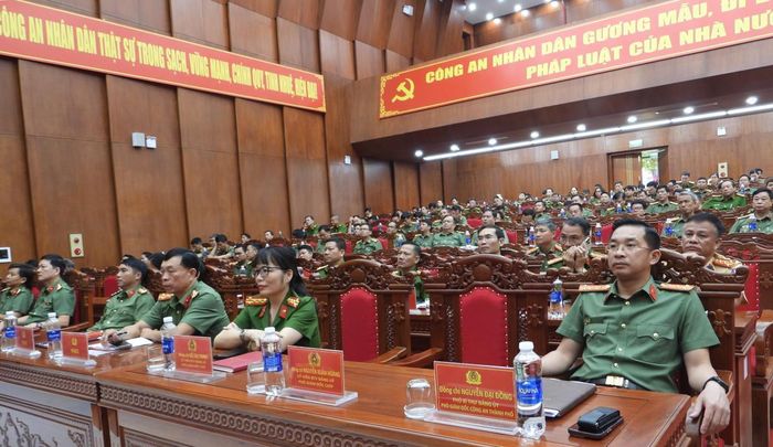 Đại tá Nguyễn Đại Đồng, Phó giám đốc Công an thành phố chủ trì hội nghị tại điểm cầu Công an thành phố