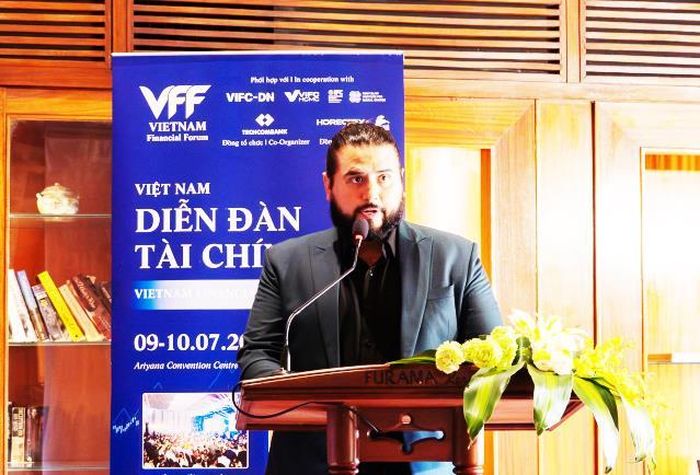 Một thành viên trong Ban Tổ chức chia sẻ về VFF 2026 tại buổi họp báo.