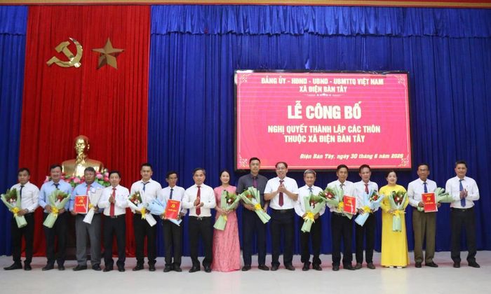 Xã Điện Bàn Tây công bố sắp xếp thôn.