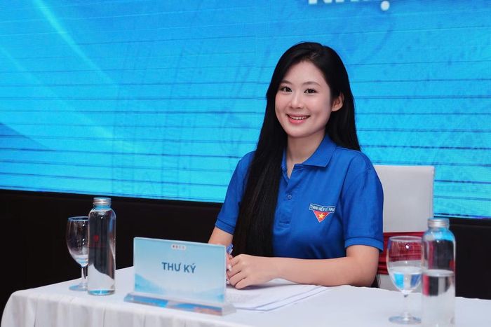 Ngọc Dung tích cực tham gia các hoạt động của Đoàn Thanh niên, Hội Sinh viên, các chương trình của trường và nhiều cuộc thi.