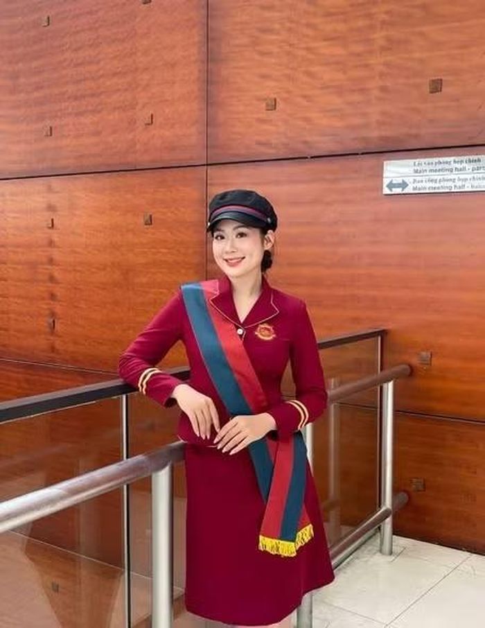 Ngọc Dung tham gia Đội nghi lễ UEB.