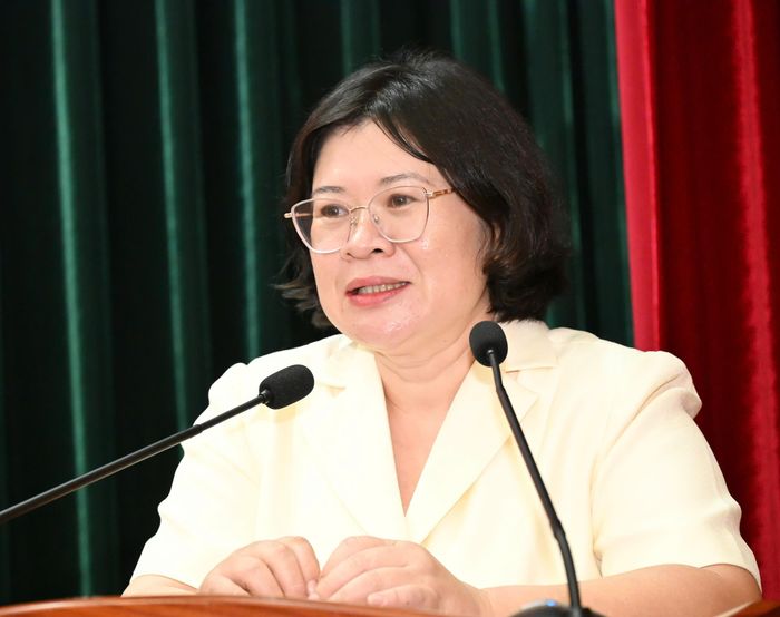  Phó Bí thư Thành ủy TPHCM Văn Thị Bạch Tuyết phát biểu chúc mừng và giao nhiệm vụ đến các đồng chí nhận nhiệm vụ mới. Ảnh: VIỆT DŨNG 
