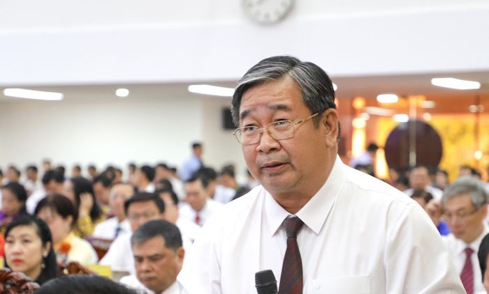  Ông Ngô Thái Chân, Giám đốc Sở NN-MT TP Cần Thơ trả lời ý kiến phản ánh của người dân 