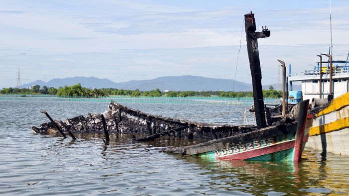  Tàu cá bị thiêu rụi, thiệt hại hoàn toàn 