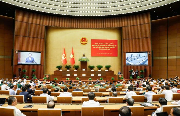 Hội nghị được tổ chức bằng hình thức trực tiếp, kết hợp trực tuyến, kết nối với gần 35.000 điểm cầu. Ảnh: VIẾT CHUNG 