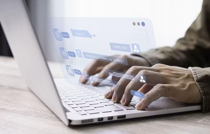 Trong bối cảnh AI ngày càng được ứng dụng rộng rãi trong học tập, công việc và sáng tạo nội dung, việc biết cách bổ sung bối cảnh vào prompt không chỉ giúp nâng cao chất lượng câu trả lời, giảm thời gian chỉnh sửa mà còn hạn chế rủi ro từ những phản hồi sai lệch, qua đó khai thác hiệu quả hơn sức mạnh của các công cụ trí tuệ nhân tạo hiện đại.