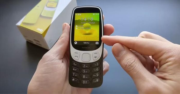 Khi lựa chọn điện thoại bàn phím phổ thông, người dùng nên ưu tiên các mẫu đã hỗ trợ mạng 4G để đảm bảo khả năng sử dụng lâu dài trong bối cảnh hạ tầng viễn thông ngày càng chuyển sang công nghệ mới, đồng thời cân nhắc thêm các yếu tố như thời lượng pin, chất lượng bàn phím, khả năng hỗ trợ hai SIM, cổng sạc hiện đại và dung lượng danh bạ để có trải nghiệm sử dụng thuận tiện hơn.