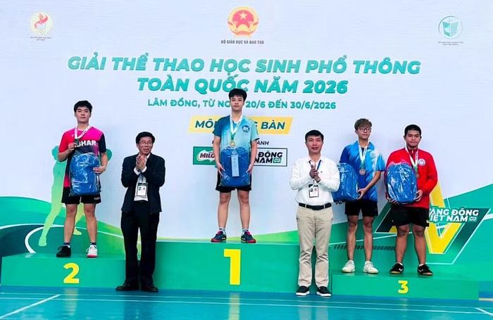 Đoàn Thể thao học sinh phổ thông tỉnh Hưng Yên giành 2 huy chương vàng ở môn bóng bàn.