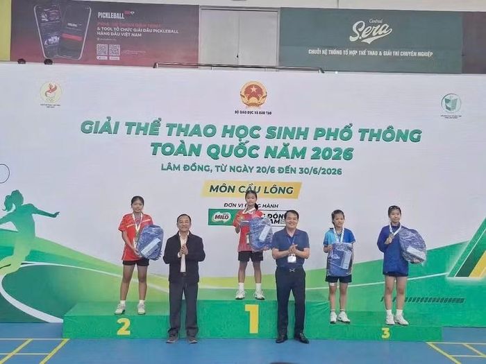 Phan Thu Trà được vinh danh tại Giải thể thao học sinh phổ thông toàn quốc.
