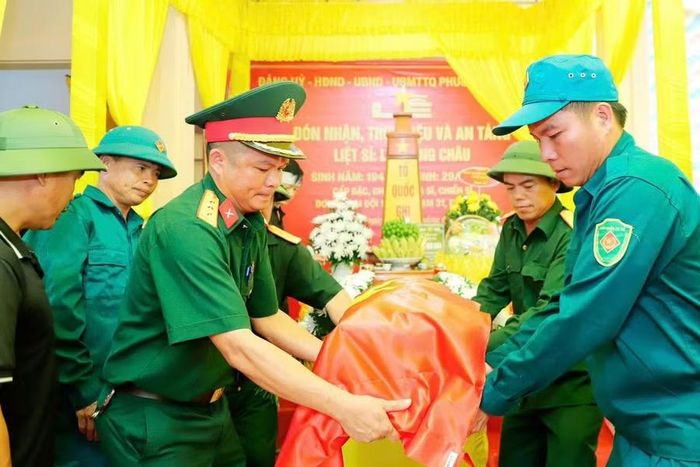 Sau 58 năm hi sinh trên đất bạn Lào, hài cốt liệt sĩ Lê Trọng Châu được đón về quê hương.