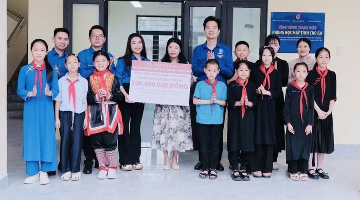 Tỉnh đoàn Quảng Ninh trao tặng công trình “Phòng học máy tính cho em” tại điểm trường Đồng Thắng, Trường Tiểu học và THCS xã Hoành Mô.