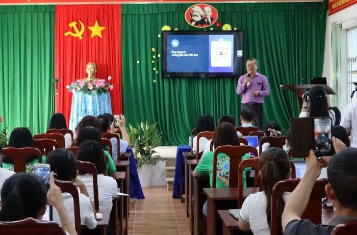 Chuyên gia chia sẻ về ứng dụng AI trong giáo dục tiểu học và các phương pháp tiếp cận AI dành cho học sinh tiểu học.