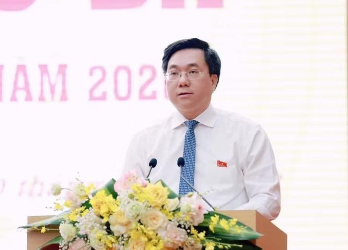 Ông Trần Duy Đông - Chủ tịch UBND tỉnh Phú Thọ phát biểu tại Kỳ họp thứ Ba, HĐND tỉnh Phú Thọ khóa XX.