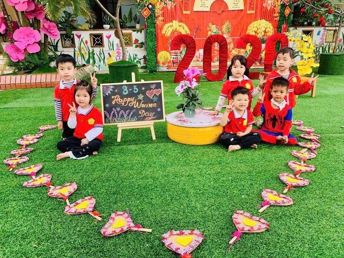 Niềm vui của trẻ là hạnh phúc của giáo viên nhà trường.