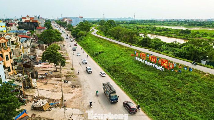 Tuyến đường dài khoảng 21,7 km, từ phường Yên Nghĩa đến xã Xuân Mai, được thiết kế với mặt cắt ngang 50-60 m, vận tốc 80-100 km/h. Tổng mức đầu tư, bao gồm chi phí giải phóng mặt bằng, khoảng 9.590 tỷ đồng.