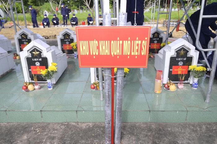 Hiện, Nghĩa trang Liệt sĩ Châu Phú còn 37 phần mộ liệt sĩ chưa xác định được danh tính. Ảnh: Phương Vũ.