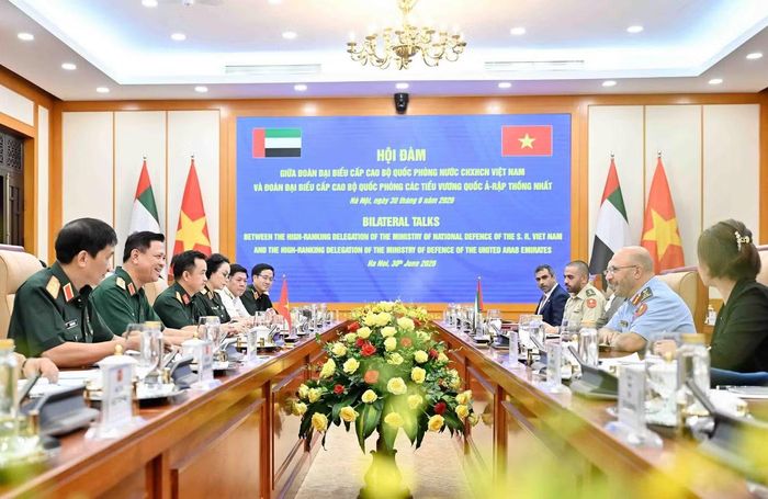 Nhân dịp này, Thượng tướng Nguyễn Trường Thắng trân trọng mời lãnh đạo Bộ Quốc phòng và các tập đoàn, công ty công nghiệp quốc phòng UAE tham dự Triển lãm Quốc phòng quốc tế Việt Nam lần thứ 3 vào tháng 12/2026.