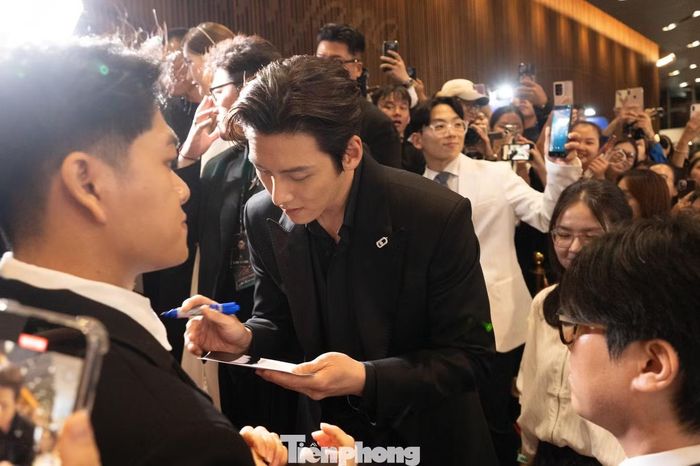 Ji Chang Wook giao lưu cùng khán giả tại Liên hoan phim châu Á.