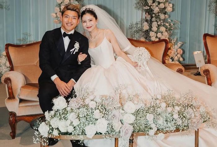 Miku Akematsu hoạt động trong lĩnh vực làm đẹp và thời trang. Cô kết hôn với tiền vệ Ritsu Doan vào năm 2024 sau nhiều năm đồng hành cùng tiền vệ này trong sự nghiệp thi đấu tại châu Âu. Miku từng xuất hiện trên khán đài cổ vũ Doan ở World Cup 2022 và tiếp tục đồng hành cùng chồng tại kỳ World Cup 2026.