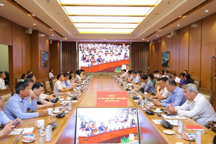 Các đồng chí lãnh đạo Tập đoàn tham dự tại điểm cầu trụ sở Tập đoàn.