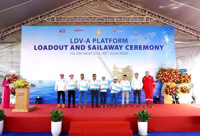 PTSC M&amp;C và Murphy Oil vinh danh các tập thể tiêu biểu vì những đóng góp trong quá trình triển khai, góp phần đưa dự án hoàn thành cột mốc load-out đúng tiến độ.