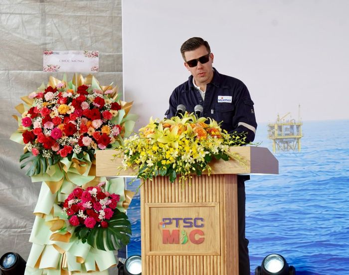 Ông Jason Ritchie, Giám đốc Phát triển Dự án LDV-A đánh giá cột mốc load-out là kết quả của sự hợp tác hiệu quả giữa Petrovietnam, Murphy Oil, SK Earthon, PVEP và PTSC M&amp;C.