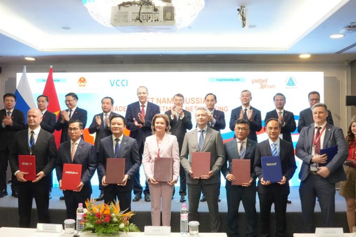 Thủ tướng Lê Minh Hưng chứng kiến trao thỏa thuận hợp tác, biên bản ghi nhớ giữa các doanh nghiệp Việt Nam và Liên bang Nga