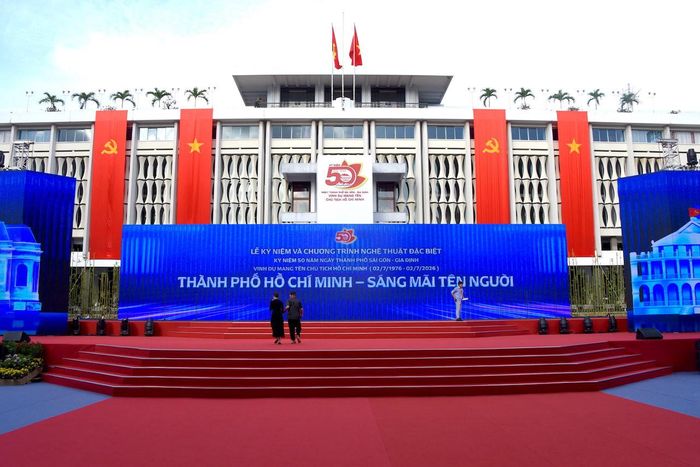 Buổi tổng duyệt Lễ kỷ niệm và chương trình nghệ thuật đặc biệt kỷ niệm 50 năm Ngày Thành phố Sài Gòn - Gia Định vinh dự mang tên Chủ tịch Hồ Chí Minh được tổ chức tại Hội trường Thống Nhất.