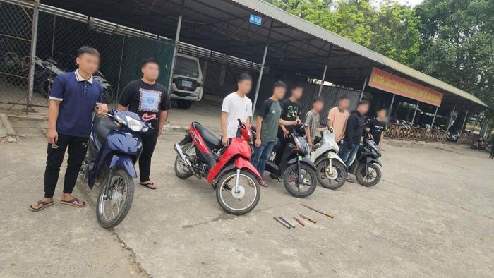 Nhóm đối tượng và tang vật có liên quan.