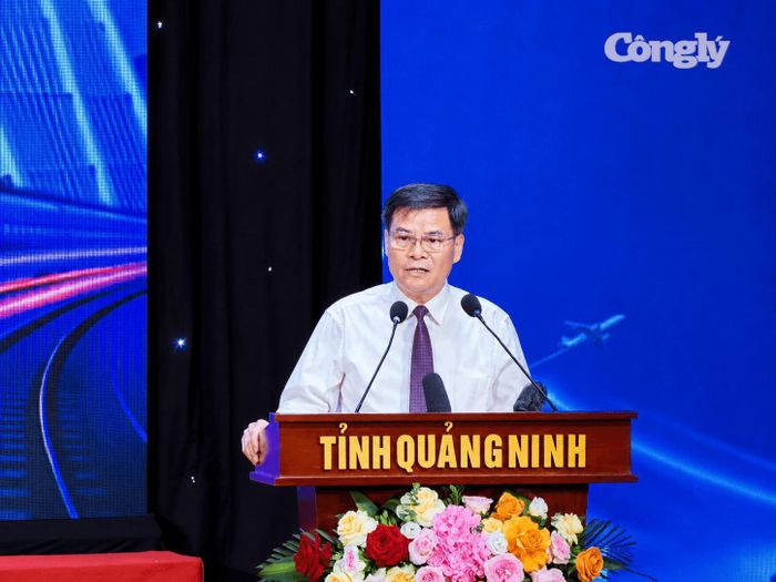 Chủ tịch UBND tỉnh Quảng Ninh Bùi Văn Khắng phát biểu tại hội nghị.