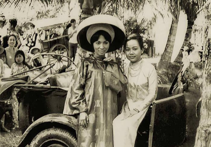 Ngọc Giàu vai bà Phủ, mẹ của Thúy Liễu (Bạch Tuyết) trong phim Tình Lan và Điệp.