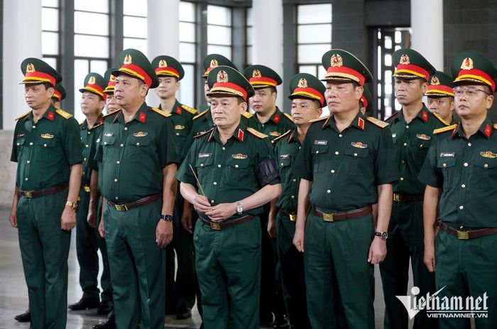 Đoàn Quân ủy Trung ương, Bộ Quốc phòng viếng Đại tá, Anh hùng Lực lượng vũ trang nhân dân La Văn Cầu
