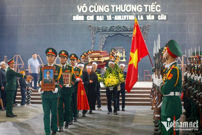 Vị anh hùng của dân tộc sẽ được hỏa táng tại Đài hóa thân Hoàn Vũ Văn Điển; an táng cùng ngày tại Nghĩa trang Văn Điển (Hà Nội)