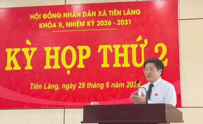 Ông Nguyễn Trọng Tuân, Phó Chủ tịch HĐND xã phát biểu tại kỳ họp 