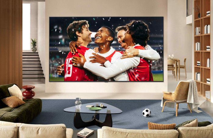 Màn hình 115 inch của dải TV LG QNED evo AI MiniLED mang đến trải nghiệm ấn tượng khi xem nội dung thể thao cùng các chương trình giải trí khác