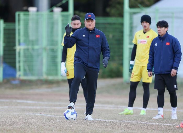 HLV thủ môn Lee Woon Jae.