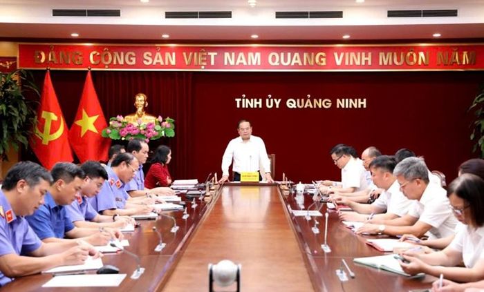Quang cảnh buổi làm việc.