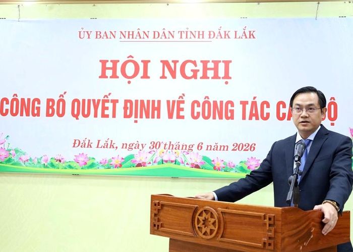 Tân Giám đốc Sở Xây dựng tỉnh Đắk Lắk phát biểu nhận nhiệm vụ.
