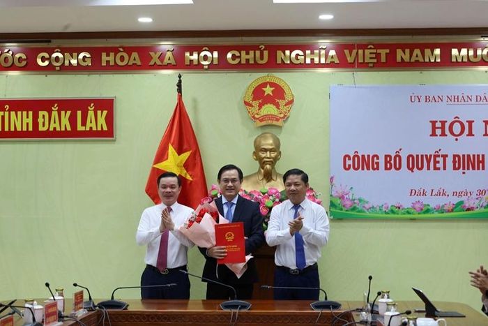 Hội nghị công bố và trao quyết định bổ nhiệm tân Giám đốc Sở Xây dựng tỉnh Đắk Lắk.