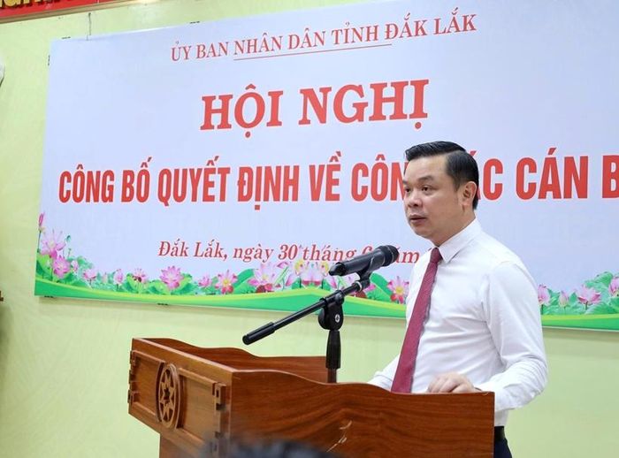 Chủ tịch UBND tỉnh Đắk Lắk Đỗ Hữu Huy phát biểu giao nhiệm vụ.