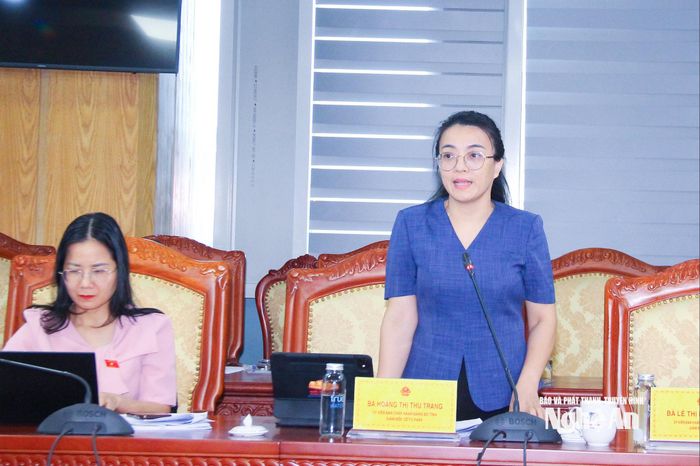 Đại biểu Quốc hội Hoàng Thị Thu Trang - Giám đốc Sở Tư pháp phát biểu tại cuộc làm việc. Ảnh: Mai Hoa